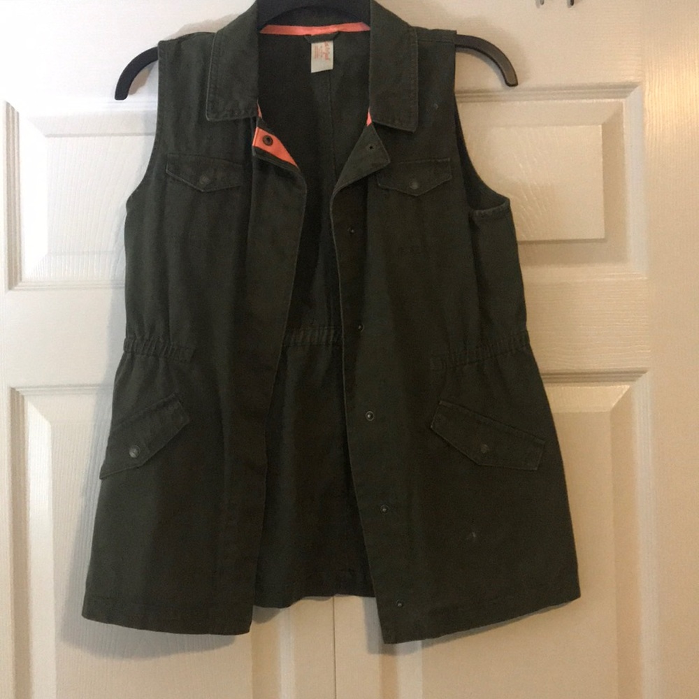 Army Green Vest. Great Condition.